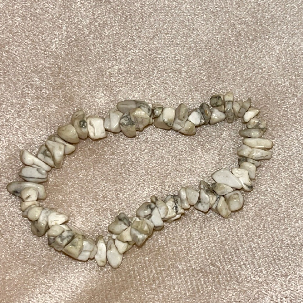 Natural Howlite Chip Bead Stretch Bracelet